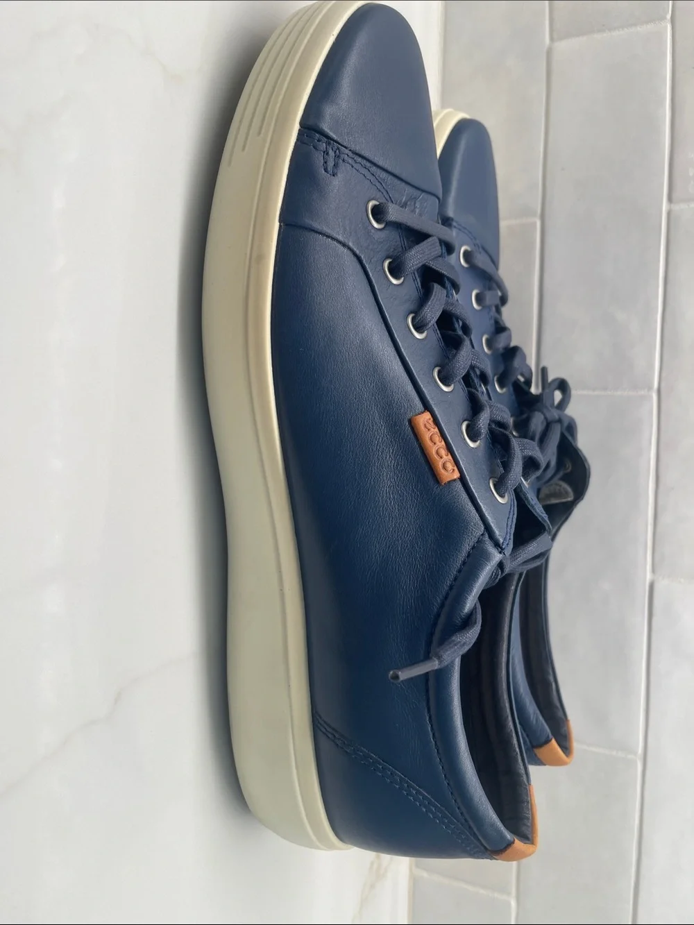 Men’s Ecco Navy Leather Lace-Up Sneaker with Cream Sole Size 47  (US 12 D) NEW